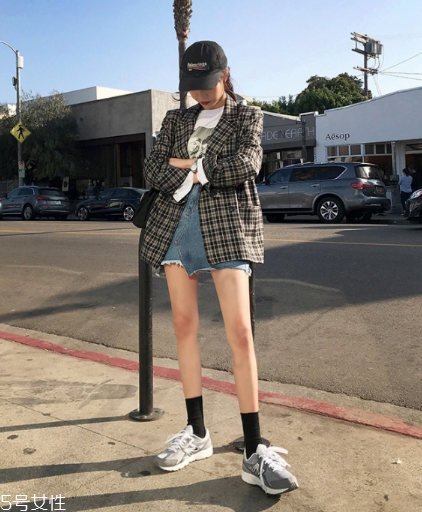 牛仔短裙搭配什么鞋？瞬間變身萌萌少女