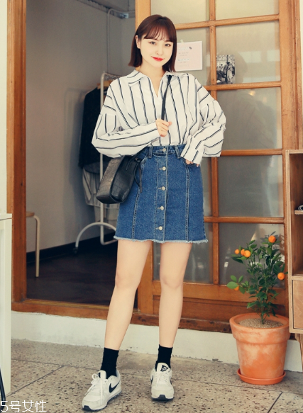 牛仔短裙搭配什么鞋？瞬間變身萌萌少女
