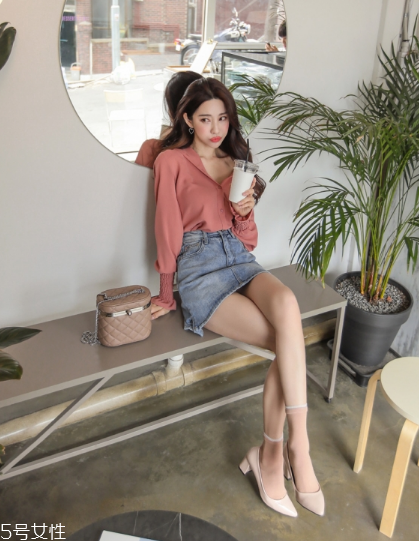 牛仔短裙搭配什么鞋？瞬間變身萌萌少女