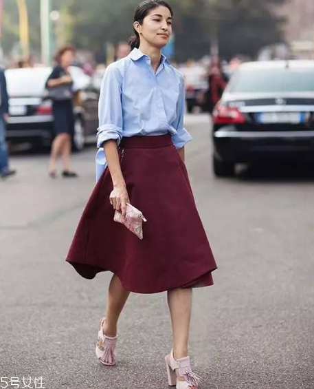 春天穿什么顏色衣服顯白？不要總是黑白灰