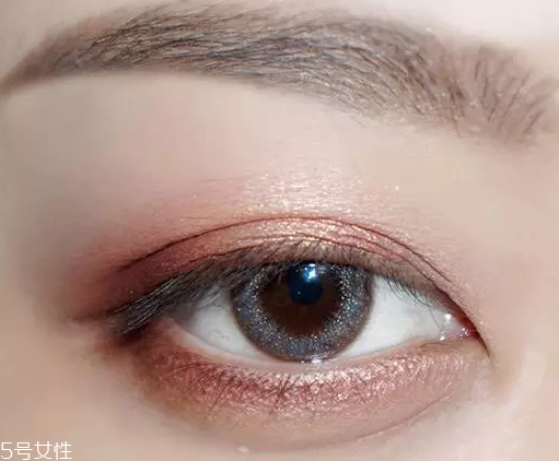 棕色眉筆適合什么膚色？不適合暗膚色