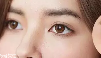 棕色眼影配什么口紅？任何唇色都可以