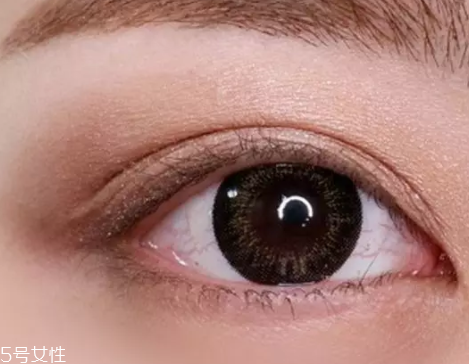 大地色眼影配什么顏色口紅？豆沙色超有氣質(zhì)