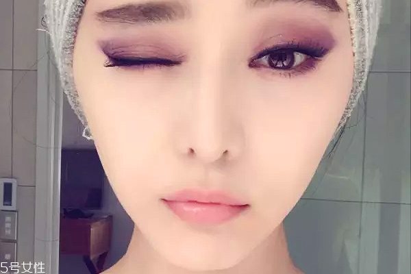 紫色眼影配什么口紅？配少女粉堪稱(chēng)完美
