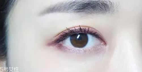 紫色眼影配什么口紅？配少女粉堪稱(chēng)完美