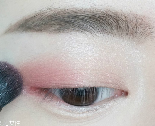 桃花妝用什么眼影好？3重色彩打造迷人眼妝