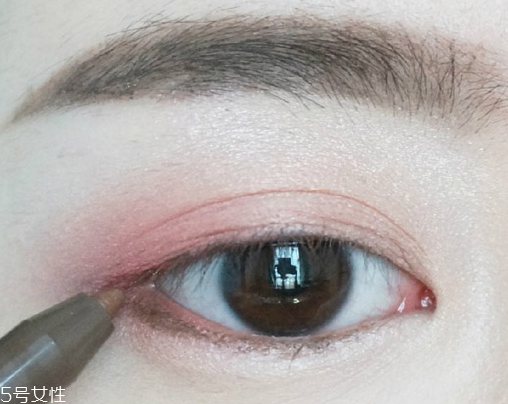 桃花妝用什么眼影好？3重色彩打造迷人眼妝