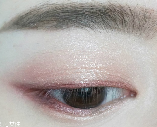 桃花妝用什么眼影好？3重色彩打造迷人眼妝