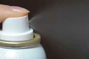 保濕噴霧可以噴頭發(fā)嗎？解決頭發(fā)干枯問題