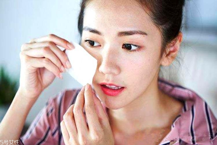 為什么油皮會(huì)變成干皮？三個(gè)油皮護(hù)膚誤區(qū)