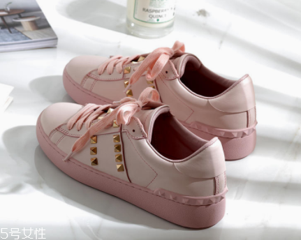 女式春夏運(yùn)動(dòng)鞋怎么挑？三種款式好搭又顯高