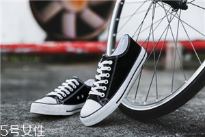 帆布鞋可以水洗嗎？帆布鞋應(yīng)該這樣洗