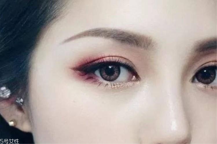 什么顏色的眼影顯白？這三種色號(hào)誰涂誰白