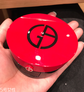 阿瑪尼和迪奧氣墊哪個(gè)好？迪奧花蜜氣墊vs阿瑪尼