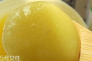 蜂王漿是什么味道？辣味跟酸味