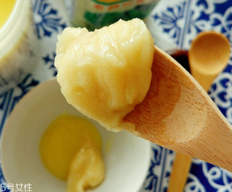 蜂王漿是什么味道？辣味跟酸味