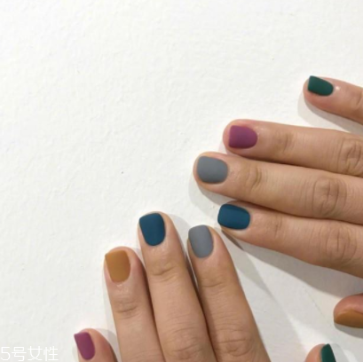 涂一次指甲油多久卸掉？最好是半個月卸掉