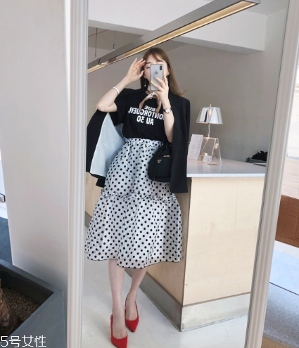 西裝配什么裙子好看？讓你美到挪不開眼