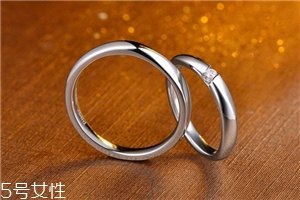 婚戒買(mǎi)黃金還是鉆石？?jī)烧邇?yōu)缺點(diǎn)對(duì)比