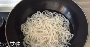 袋裝烏冬面怎么做好吃？地道日式烏冬面做法