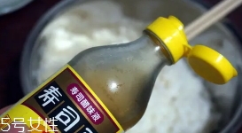 蟹籽壽司是真蟹籽嗎？認(rèn)真你就輸了