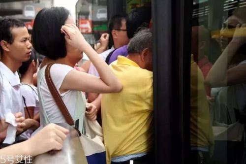 女生體味重是什么原因？越老越重口味