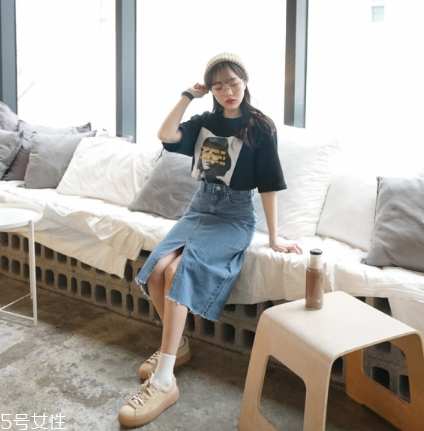 牛仔裙配什么上衣？最經(jīng)典的時尚穿搭