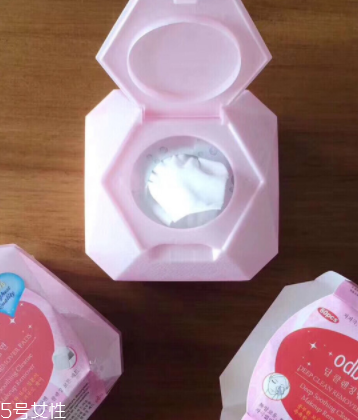 用完卸妝巾還用洗臉么？不洗凈會刺激皮膚