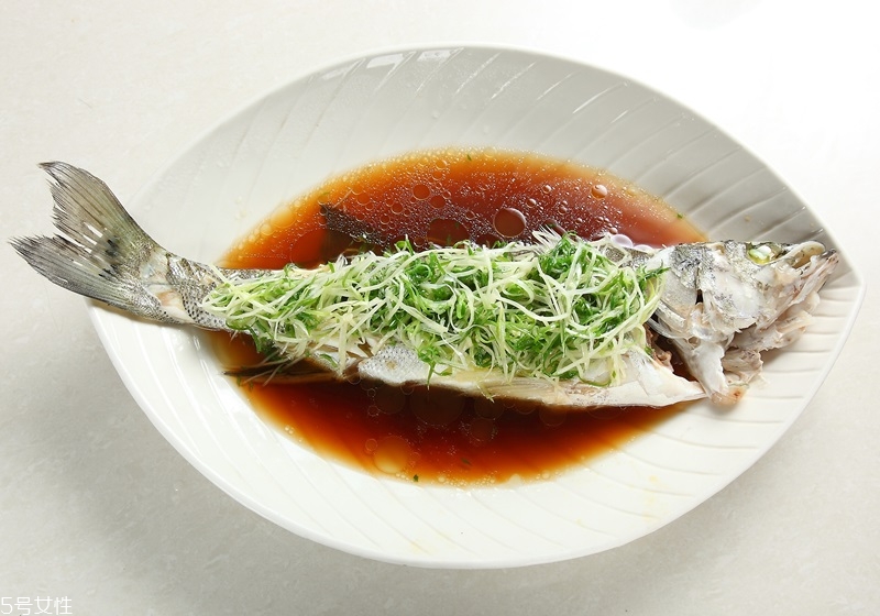 吃魚(yú)時(shí)魚(yú)刺怎么去除