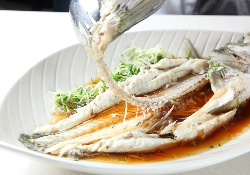 吃魚(yú)時(shí)魚(yú)刺怎么去除