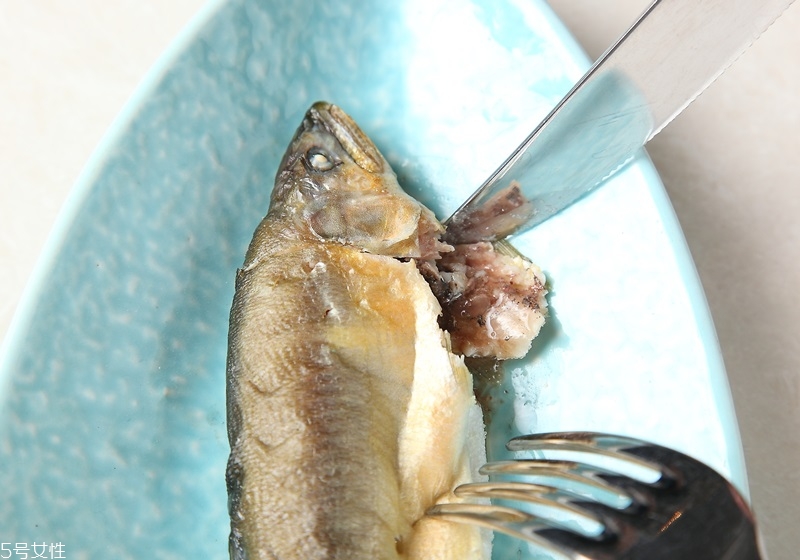吃魚(yú)時(shí)魚(yú)刺怎么去除