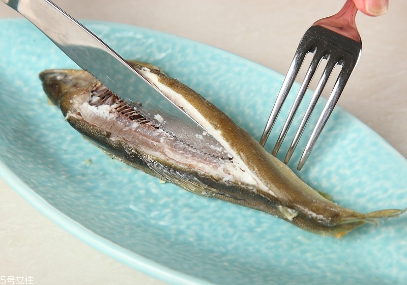 吃魚(yú)時(shí)魚(yú)刺怎么去除