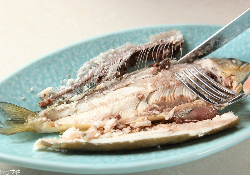 吃魚(yú)時(shí)魚(yú)刺怎么去除