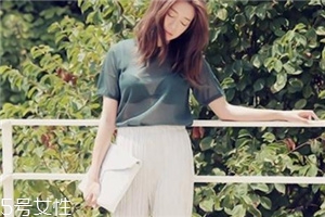 白褲子怎么搭配衣服好看？跟著明星學(xué)穿搭