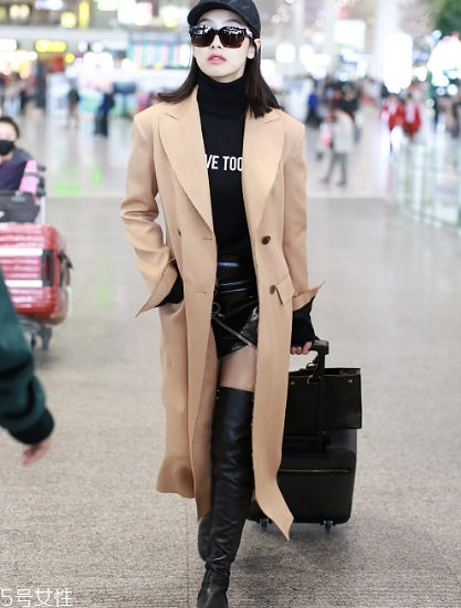 黑色打底衫怎么配衣服？時尚界的常青單品