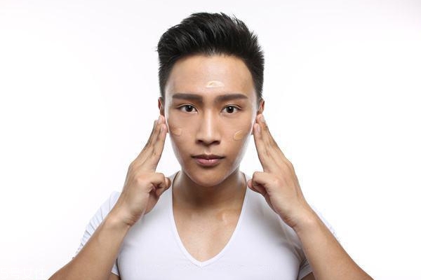 男生怎么化妝顯臉?。窟@4個(gè)地方化好秒帥