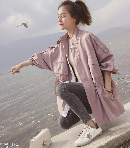 今年流行什么樣的風衣？這幾款少女感十足