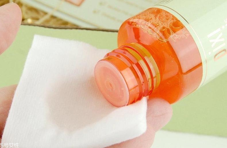 去角質(zhì)化妝水含酒精嗎？適合痘肌嗎？
