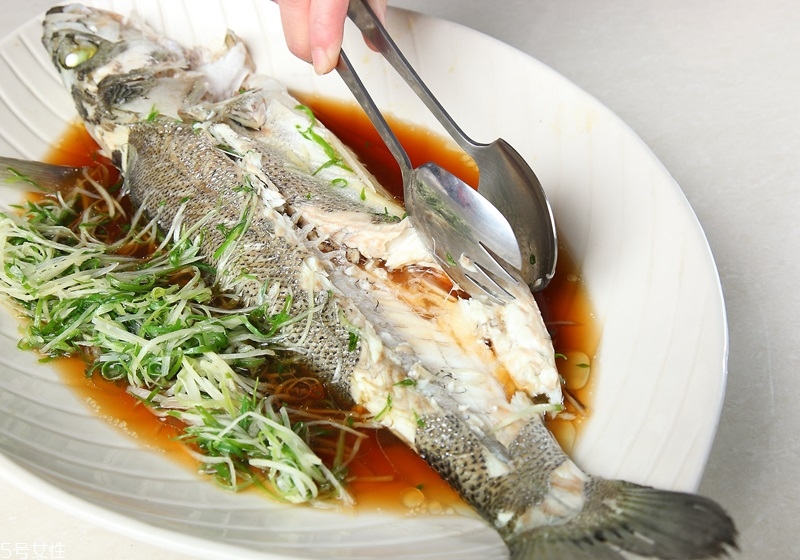吃魚(yú)時(shí)魚(yú)刺怎么去除