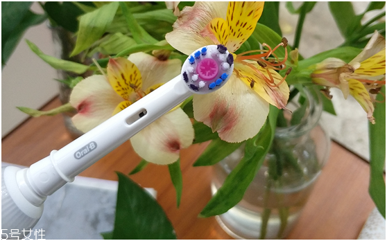歐樂b電動(dòng)牙刷怎么樣？四個(gè)刷頭很好用