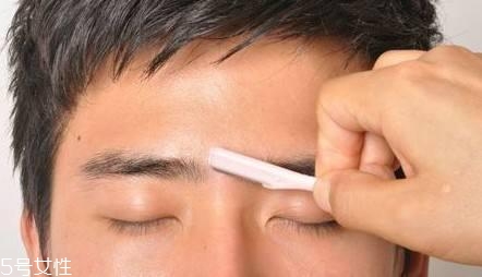 男生怎么化妝顯臉??？這4個(gè)地方化好秒帥