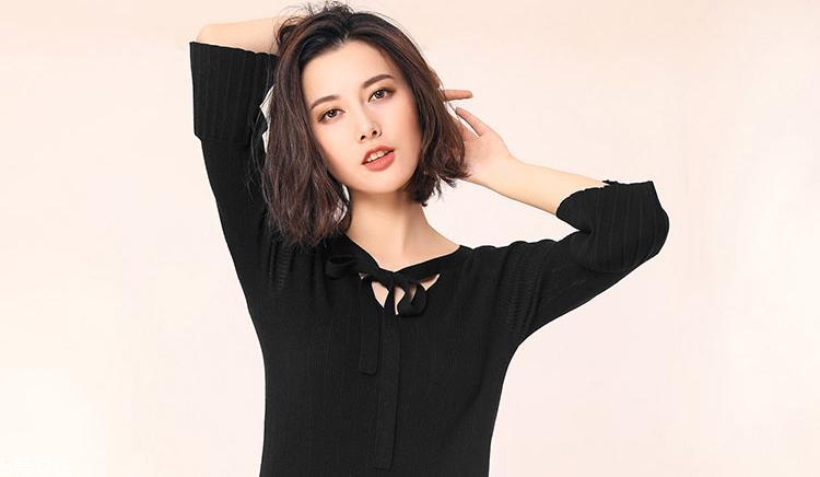 圓臉?lè)侥樳m合什么扎發(fā)？2018流行少女扎發(fā)
