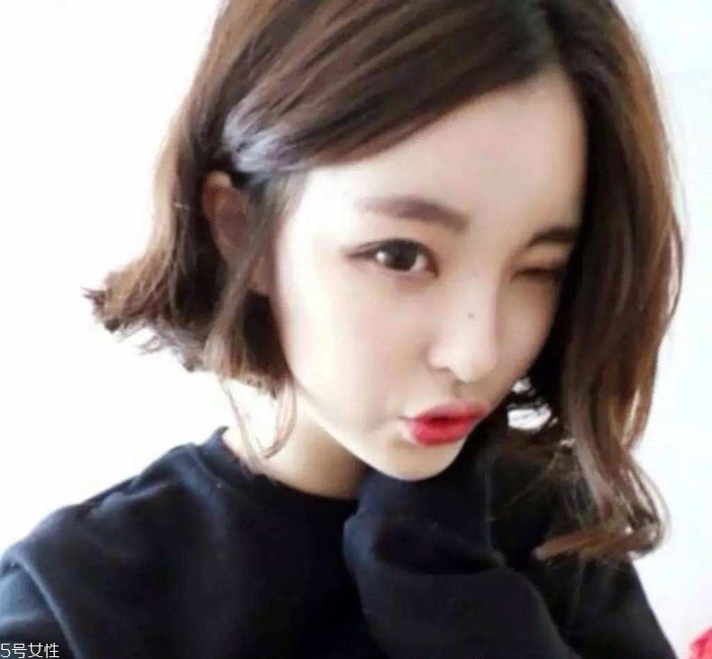 圓臉?lè)侥樳m合什么扎發(fā)？2018流行少女扎發(fā)