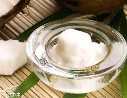 椰子油是什么顏色的？有兩種顏色