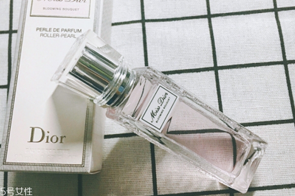 迪奧滾珠香水怎么使用？dior滾珠香水用法