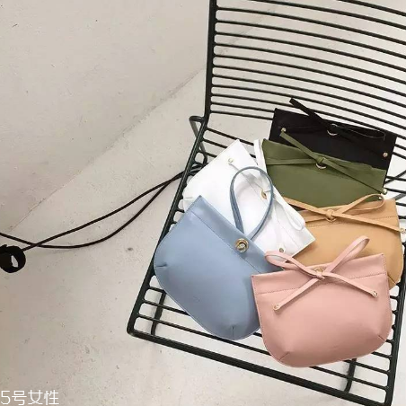 aiou是什么牌子？極簡風(fēng)個(gè)性包袋