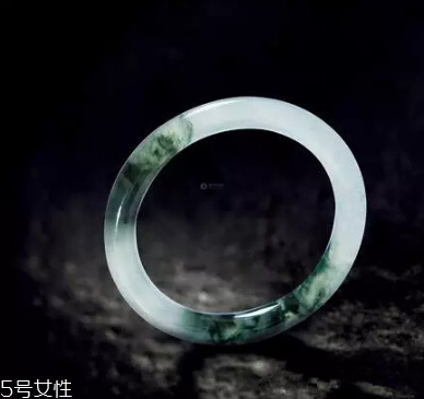 玉手鐲斷了怎么修復(fù)？玉手鐲佩戴要當(dāng)心