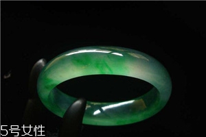 玉手鐲取不下來(lái)怎么辦？小妙招輕松取下玉手鐲