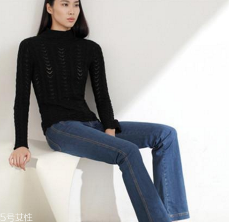 春天喇叭褲配什么上衣？搭出復(fù)古新時(shí)尚