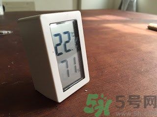 家里地板返潮怎么辦？墻上流水是怎么回事？